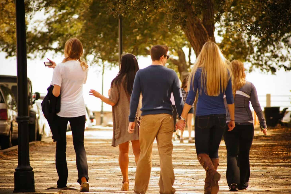 How to Make Friends in College Quickly